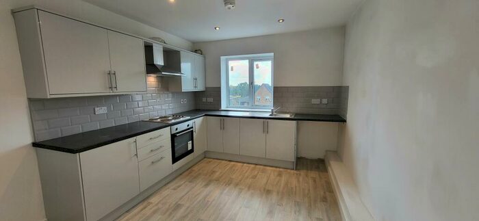 2 Bedroom Apartment To Rent In Halifax Road, Bradford, BD6