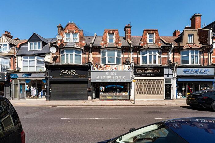 2 Bedroom House To Rent In Station Road, Chingford, E4