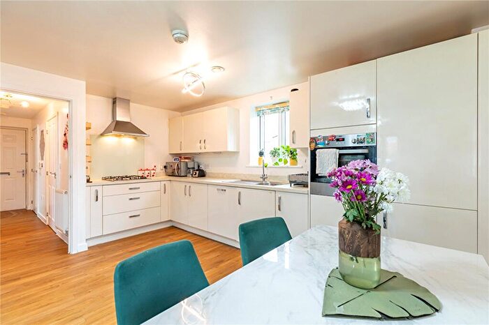 2 Bedroom Apartment For Sale In Carpenters Close, Newbury, Berkshire, RG14
