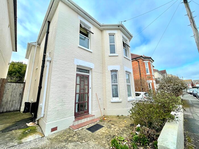 4 Bedroom Detached House To Rent In Rosebery Road, Bournemouth, BH5