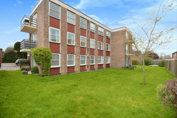 2 Bedroom Ground Flat To Rent In Park Close, Oxford, Oxfordshire, OX2