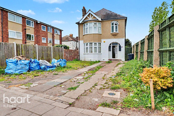 4 Bedroom Detached House To Rent In Barley Lane, Ilford, IG3