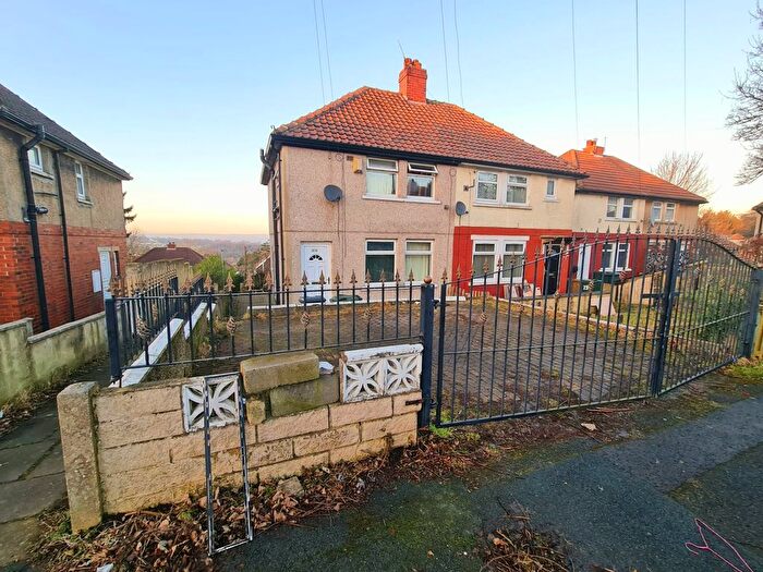 3 Bedroom Semi-Detached House To Rent In Emerson Avenue, Bradford, BD9