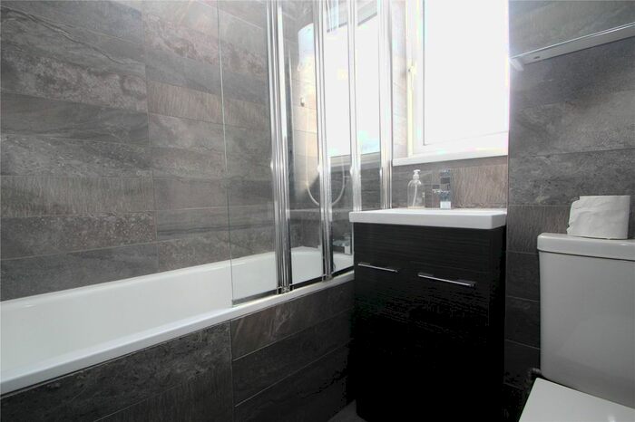 Studio To Rent In Vignoles Road, Romford, RM7