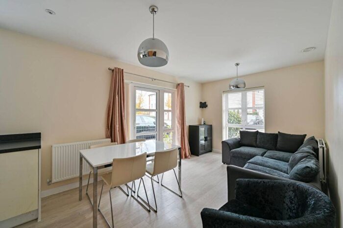 1 Bedroom Flat For Sale In Brickfield Road, Mitcham, CR4