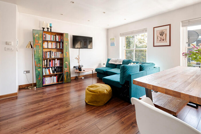 2 Bedroom Flat For Sale In Albion Drive, London, E8
