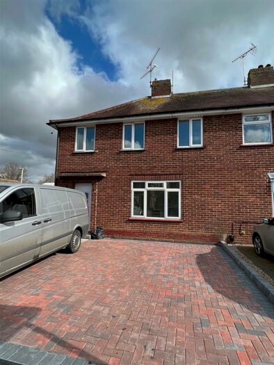 3 Bedroom Terraced House To Rent In St. Nazaire Road, Chelmsford, CM1