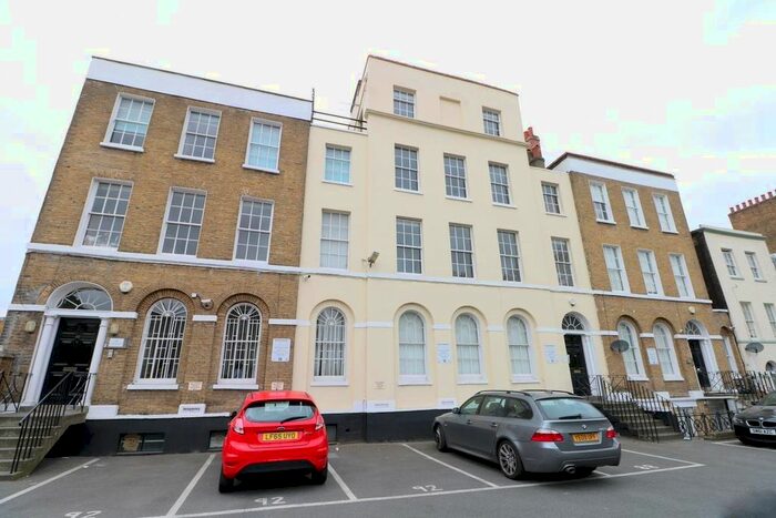 2 Bedroom Flat To Rent In Camberwell Road, Camberwell, SE5