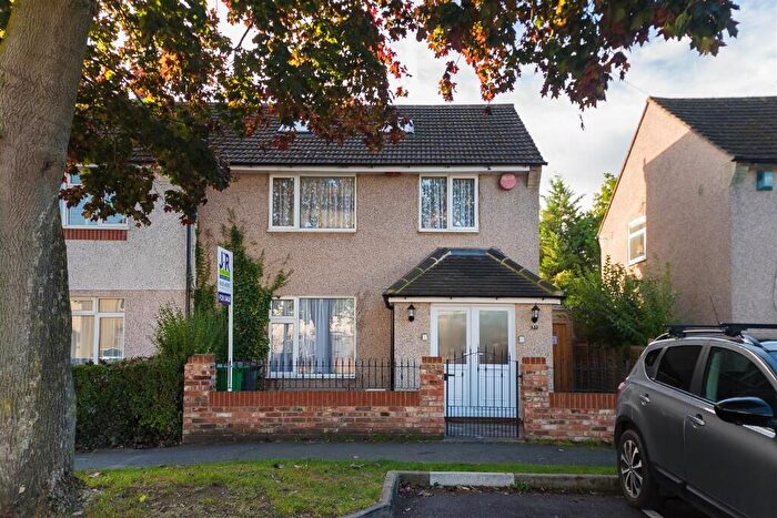 5 Bedroom Semi-Detached House To Rent In Moreton Way, Cippenham, SL1