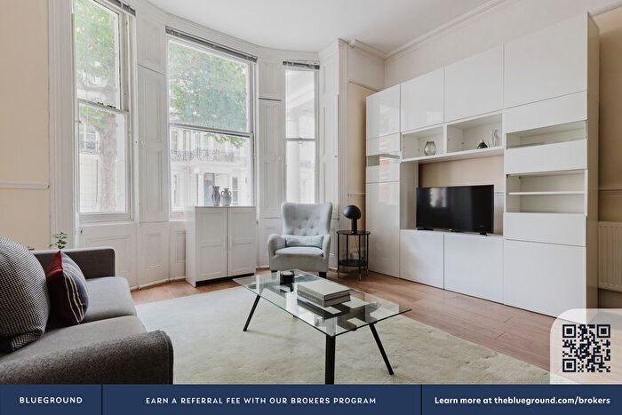 2 Bedroom Flat To Rent In Earl's Court, London, SW5