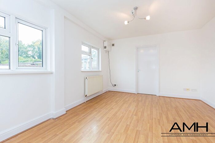 1 Bedroom Flat To Rent In Station Road, London, N3