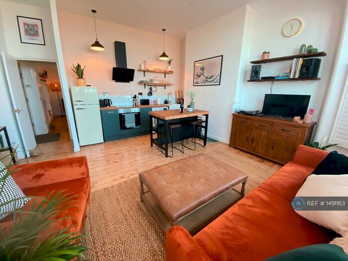 1 Bedroom Flat To Rent In Lewis Crescent, Cliftonville, Margate, CT9