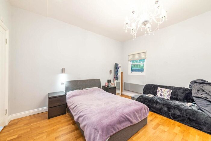 Studio To Rent In Woodchurch Road, South Hampstead, London, NW6