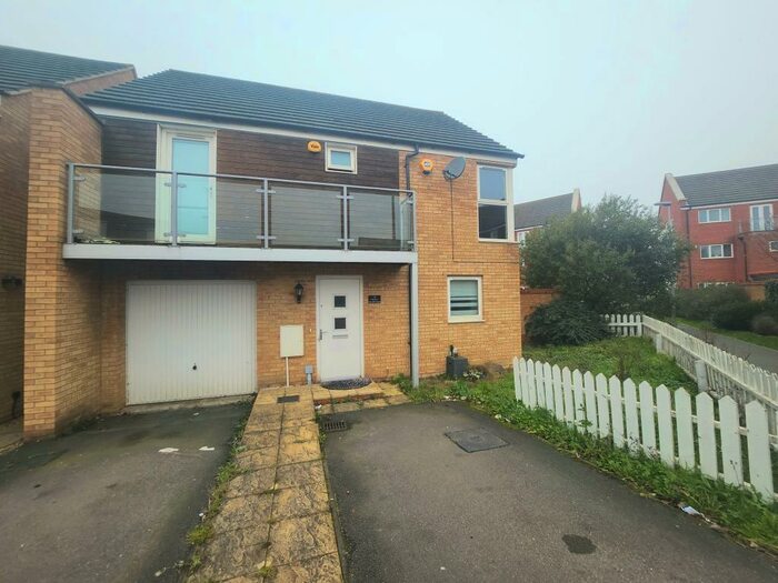 4 Bedroom Detached House To Rent In Eaton Hall Crescent, Broughton, MK10