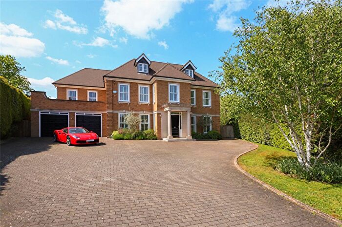 6 Bedroom Detached House To Rent In Park Close, Walton-On-Thames, Surrey, KT12