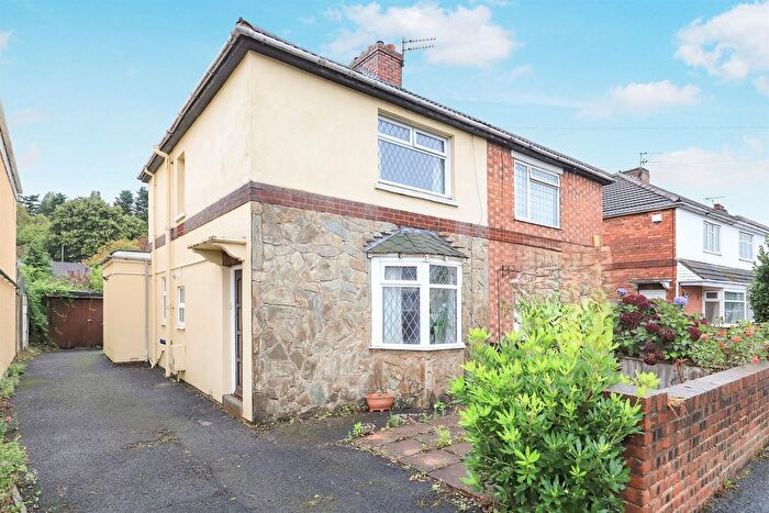 3 Bedroom Semi-Detached House For Sale In Hawthorn Road, Stow Heath, Wolverhampton, WV1