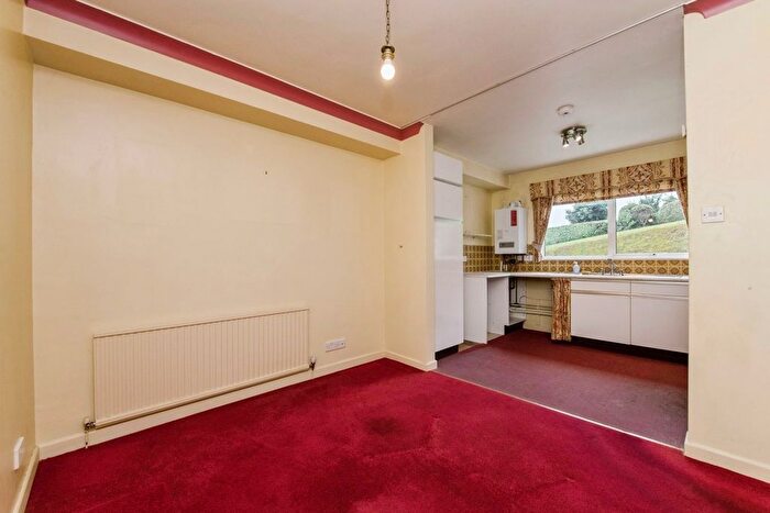 2 Bedroom Flat For Sale In Cliff Road, Budleigh Salterton, EX9