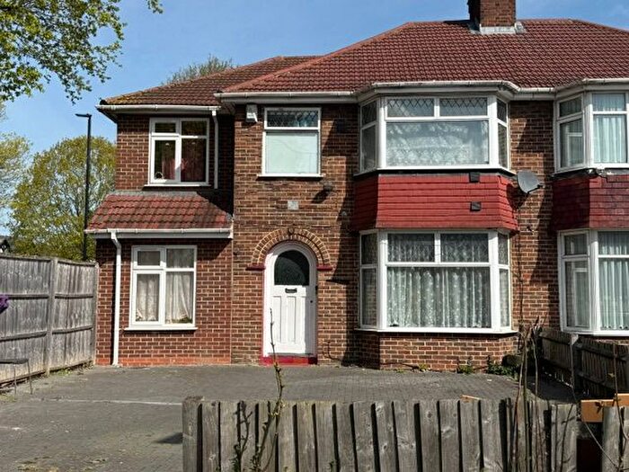 6 Bedroom Semi Detached House For Sale In Ave Crescent, Cranford, TW5