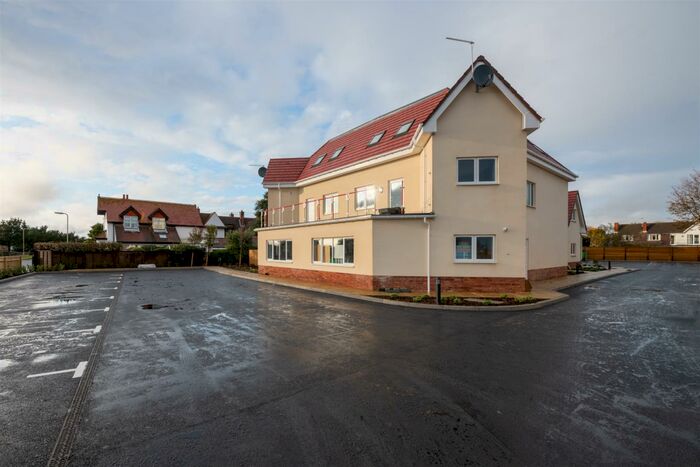 1 Bedroom Flat To Rent In Sea Front, Hayling Island, PO11