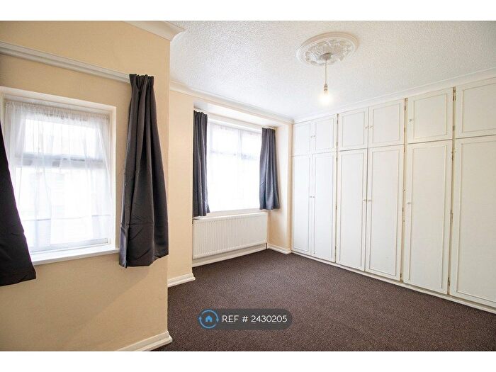 1 Bedroom Flat To Rent In Kings Road, London, E6