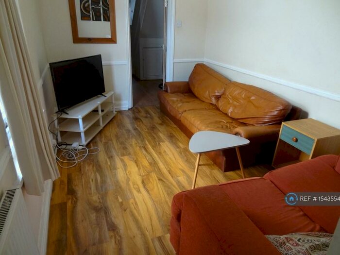 5 Bedroom Terraced House To Rent In Hudson Road, Southsea, PO5