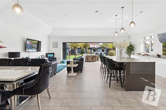 4 Bedroom Detached House For Sale In Haynes Road, Hornchurch, RM11