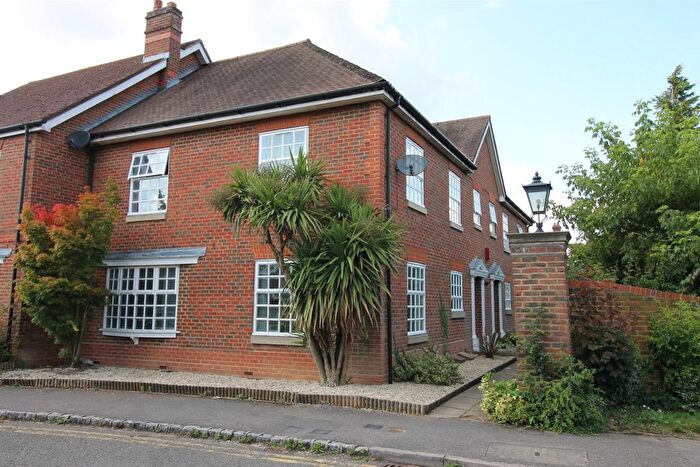 2 Bedroom Flat To Rent In Crossways, Beaconsfield, HP9