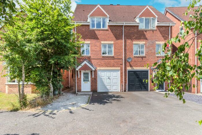 3 Bedroom Town House To Rent In Redwood Court, Berry Hill, Mansfield, NG18