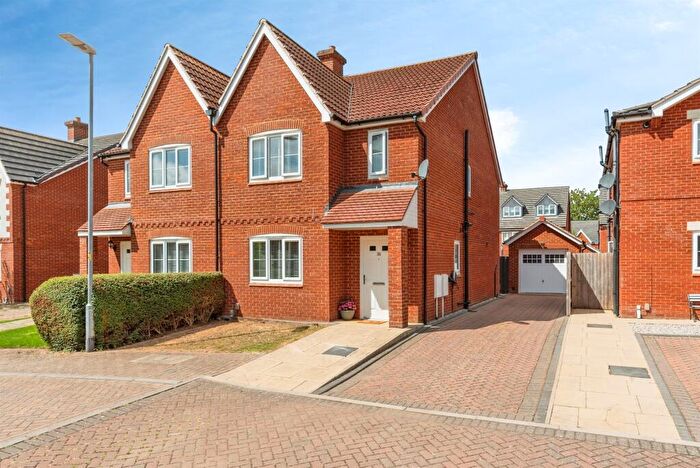 3 Bedroom Semi-Detached House For Sale In Garden Close, Grantham, NG31