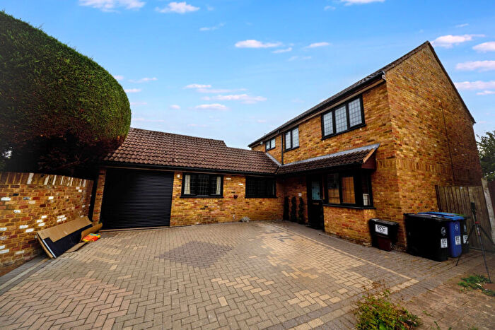 4 Bedroom Detached House To Rent In High Street, Iver, SL0