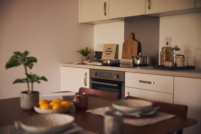 1 Bedroom Apartment To Rent In Ingram Row, Leeds, West Yorkshire, LS11