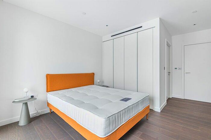 3 Bedroom Flat To Rent In No., Upper Riverside, Cutter Lane, Greenwich Peninsula, SE10