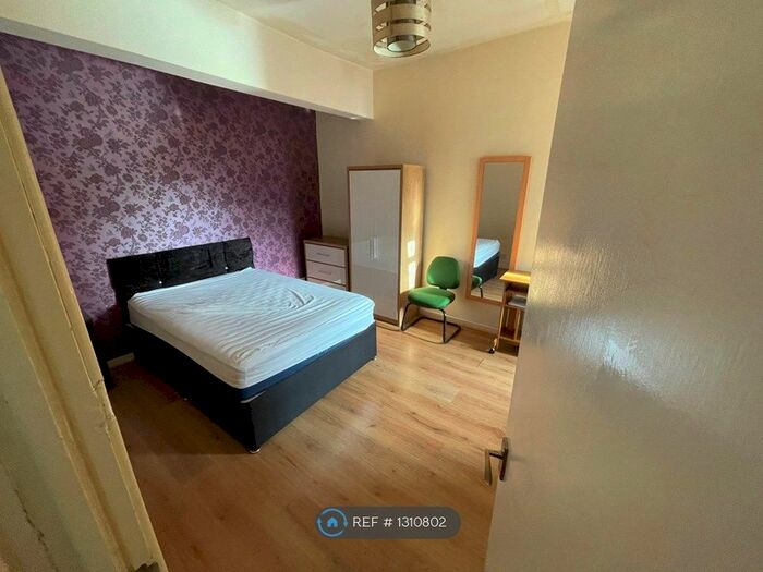 2 Bedroom Flat To Rent In Chapel Ash, Wolverhampton WV3