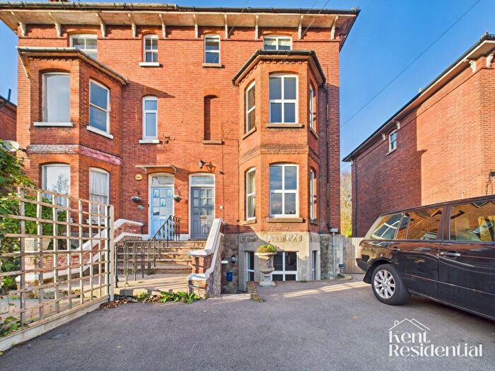 1 Bedroom Flat To Rent In Buckland Hill, Maidstone, ME16