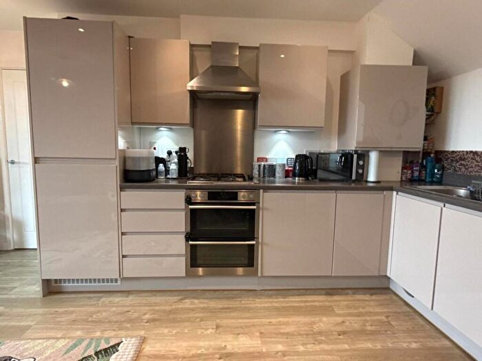 1 Bedroom Flat For Sale In Marine Crescent, Ilford, IG6