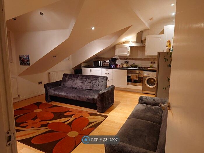 2 Bedroom Flat To Rent In Stanley Road, Old Trafford, Manchester, M16