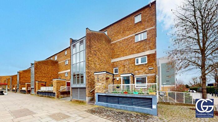 2 Bedroom Maisonette For Sale In Cable Street, London, E1