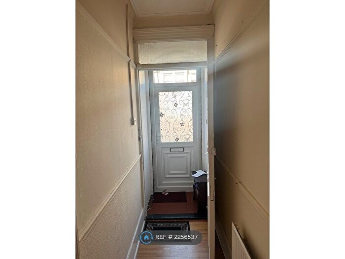 3 Bedroom Semi-Detached House To Rent In Hartley Road, Croydon, CR0