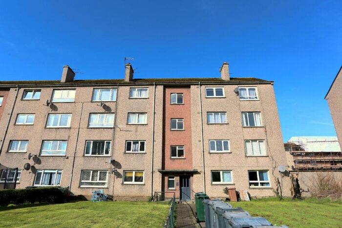 2 Bedroom Flat To Rent In Bailie Grove, Magdalene, Edinburgh, EH15