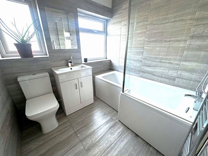 4 Bedroom Terraced House To Rent In Bourne Avenue, Hayes, UB3