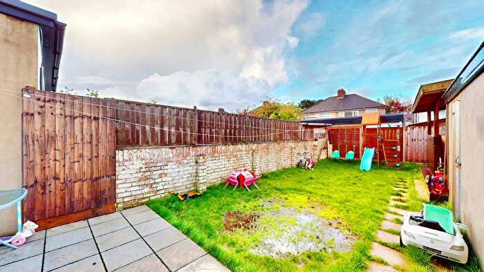 3 Bedroom Semi-Detached House To Rent In Parkfield Avenue, Northolt, UB5