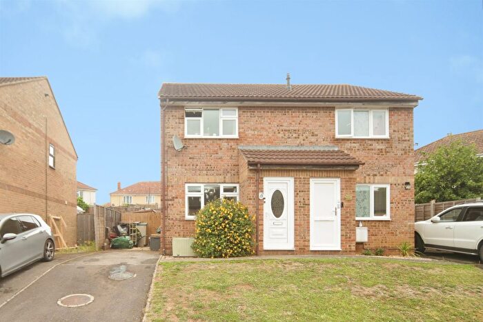2 Bedroom Semi Detached House For Sale In Dukes Mead, Bridgwater, TA6