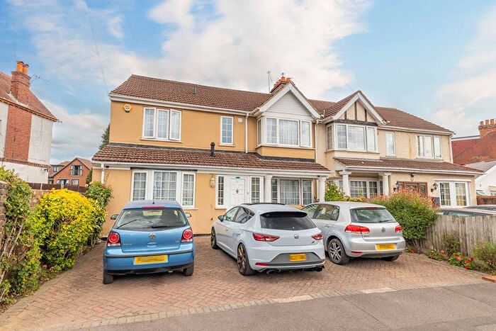 5 Bedroom Semi Detached House For Sale In Upton Road, Slough, SL1