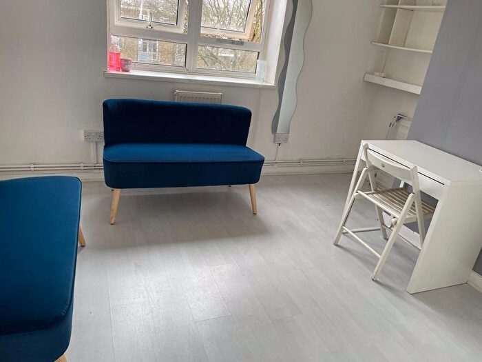 3 Bedroom Flat For Sale In Darling Row, London, London, E1