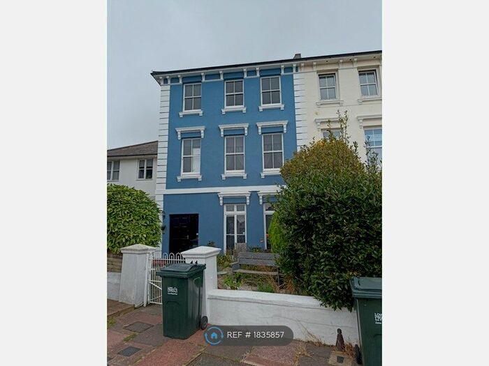 1 Bedroom Flat To Rent In West Terrace, Eastbourne, BN21
