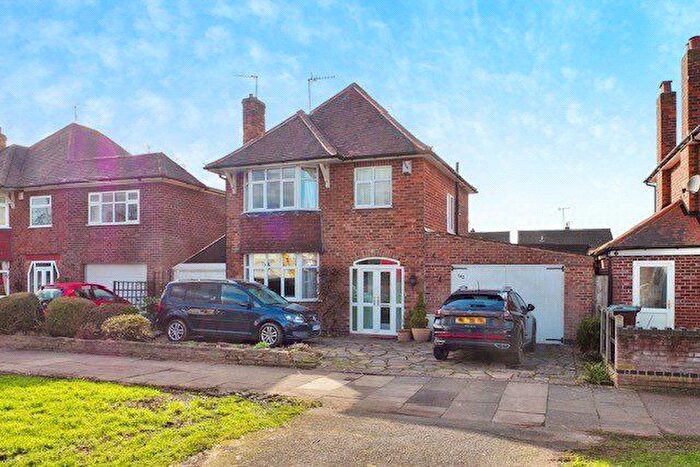 3 Bedroom Detached House For Sale In Wollaton Vale, Wollaton, Nottingham, NG8