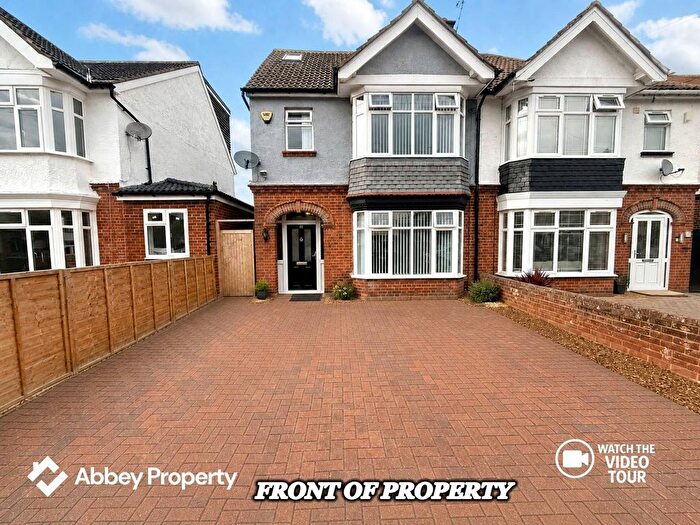 5 Bedroom Semi Detached House To Rent In St. Michaels Crescent, Luton, LU3