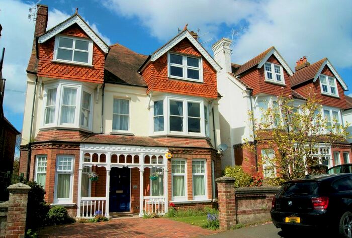 2 Bedroom Flat To Rent In Elmstead Road, Bexhill-On-Sea, TN40