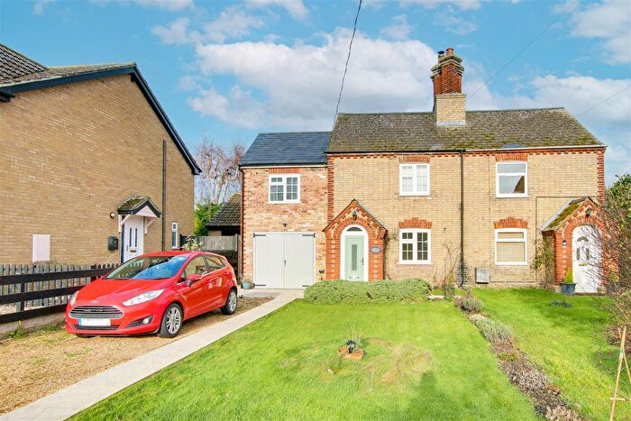 3 Bedroom Semi-Detached House To Rent In Huntingdon Road, Wyton, Huntingdon, PE28