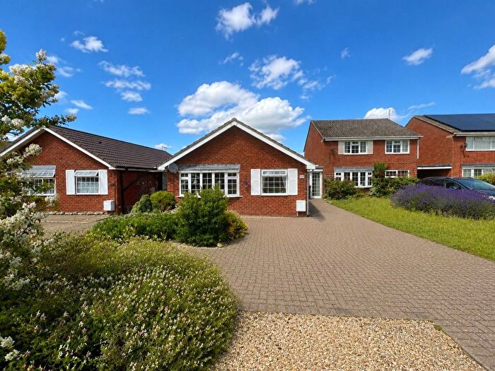 3 Bedroom Bungalow For Sale In Elm Road, Faringdon, Oxon, SN7